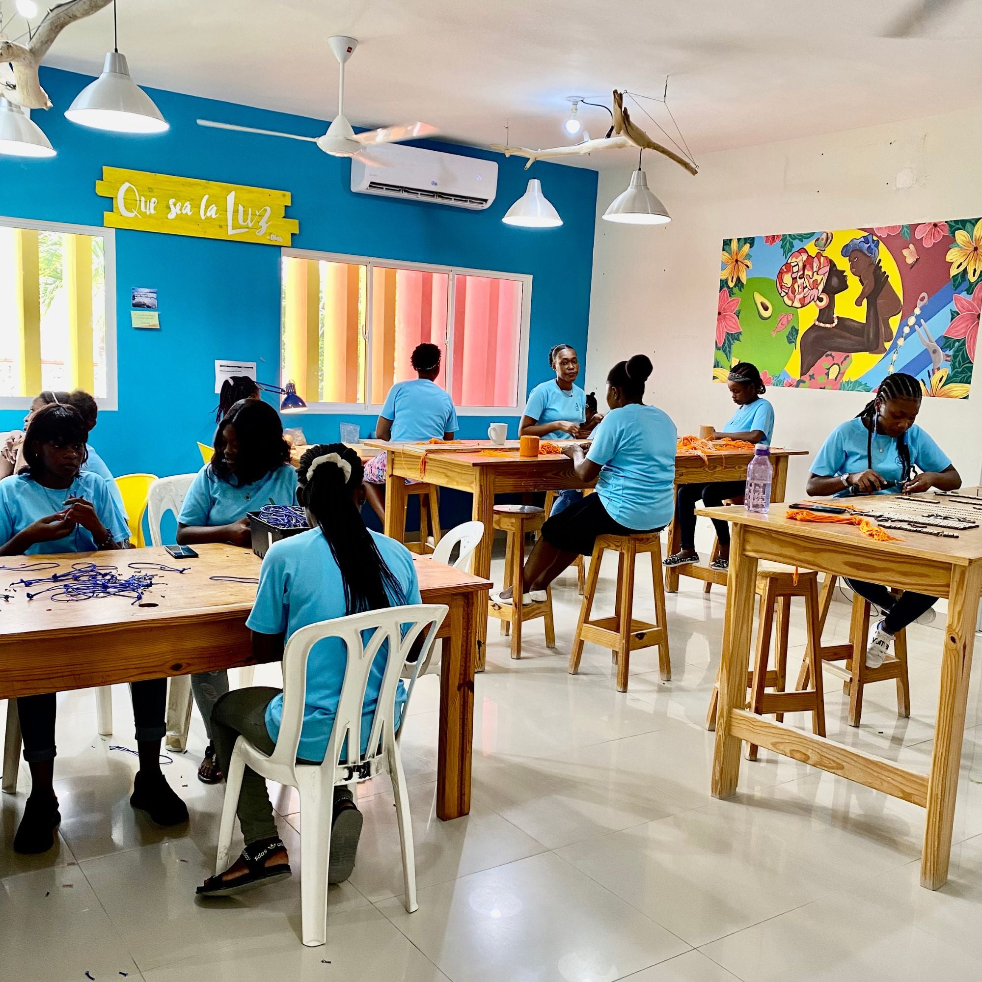Weaving room with bracelets